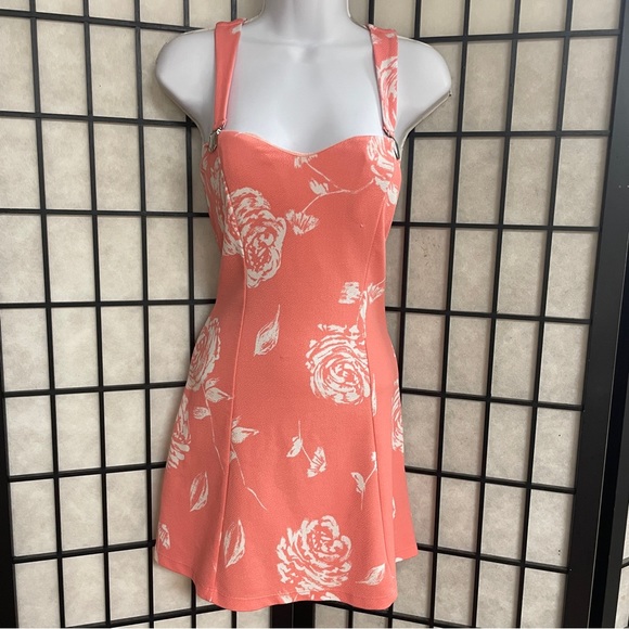 Papaya Dresses & Skirts - Papaya ladies floral print, mini dress, size medium